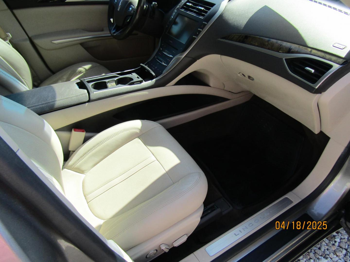 2016 Silver Lincoln MKZ FWD (3LN6L2G94GR) with an 2.0L L4 DOHC 16V engine, Automatic transmission, located at 15016 S Hwy 231, Midland City, AL, 36350, (334) 983-3001, 31.306210, -85.495277 - Photo#9