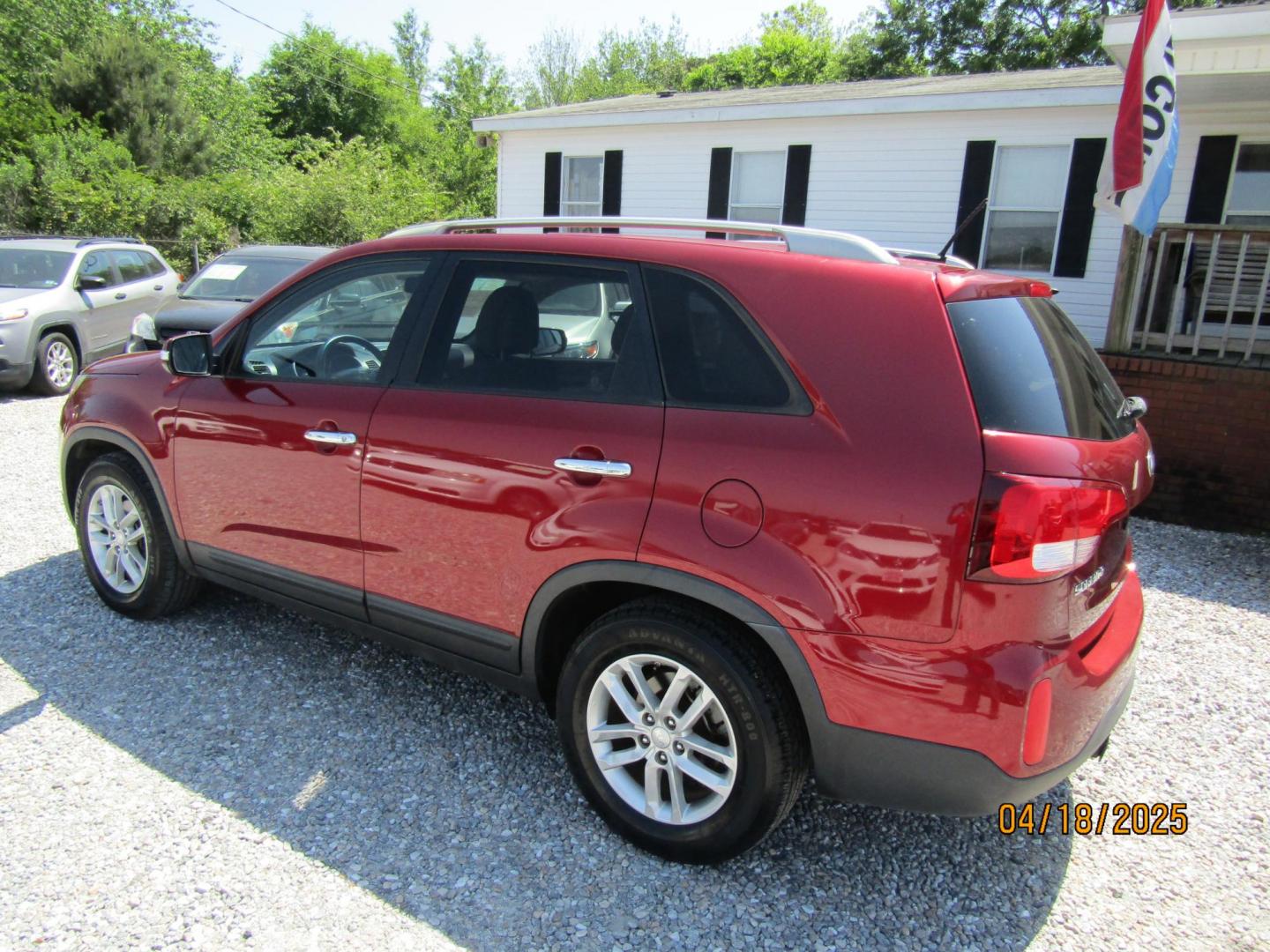 2015 Red Kia Sorento LX V6 FWD (5XYKT4A77FG) with an 3.3L V6 DOHC 24V engine, Automatic transmission, located at 15016 S Hwy 231, Midland City, AL, 36350, (334) 983-3001, 31.306210, -85.495277 - Photo#5