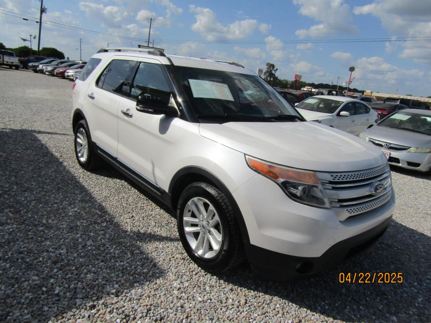 2014 WHITE Ford Explorer XLT FWD (1FM5K7D85EG) with an 3.5L V6 DOHC 24V engine, Automatic transmission, located at 15016 S Hwy 231, Midland City, AL, 36350, (334) 983-3001, 31.306210, -85.495277 - Photo#0