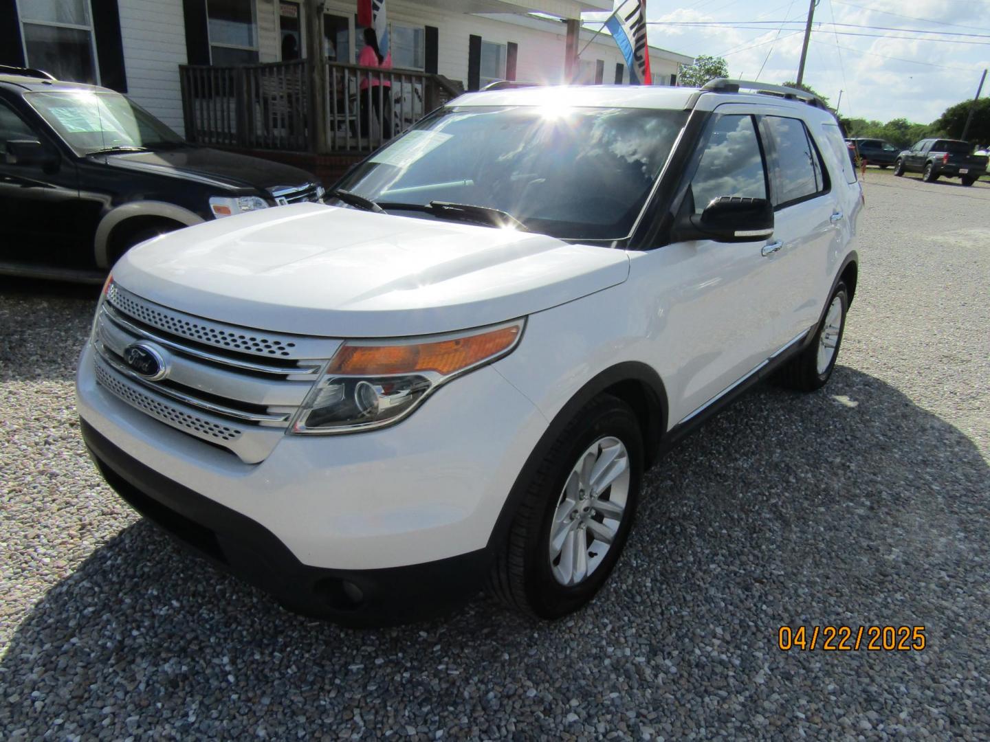 2014 WHITE Ford Explorer XLT FWD (1FM5K7D85EG) with an 3.5L V6 DOHC 24V engine, Automatic transmission, located at 15016 S Hwy 231, Midland City, AL, 36350, (334) 983-3001, 31.306210, -85.495277 - Photo#1