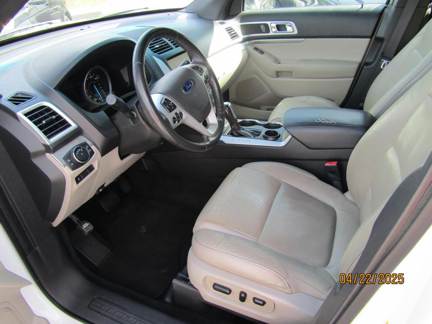 2014 WHITE Ford Explorer XLT FWD (1FM5K7D85EG) with an 3.5L V6 DOHC 24V engine, Automatic transmission, located at 15016 S Hwy 231, Midland City, AL, 36350, (334) 983-3001, 31.306210, -85.495277 - Photo#3