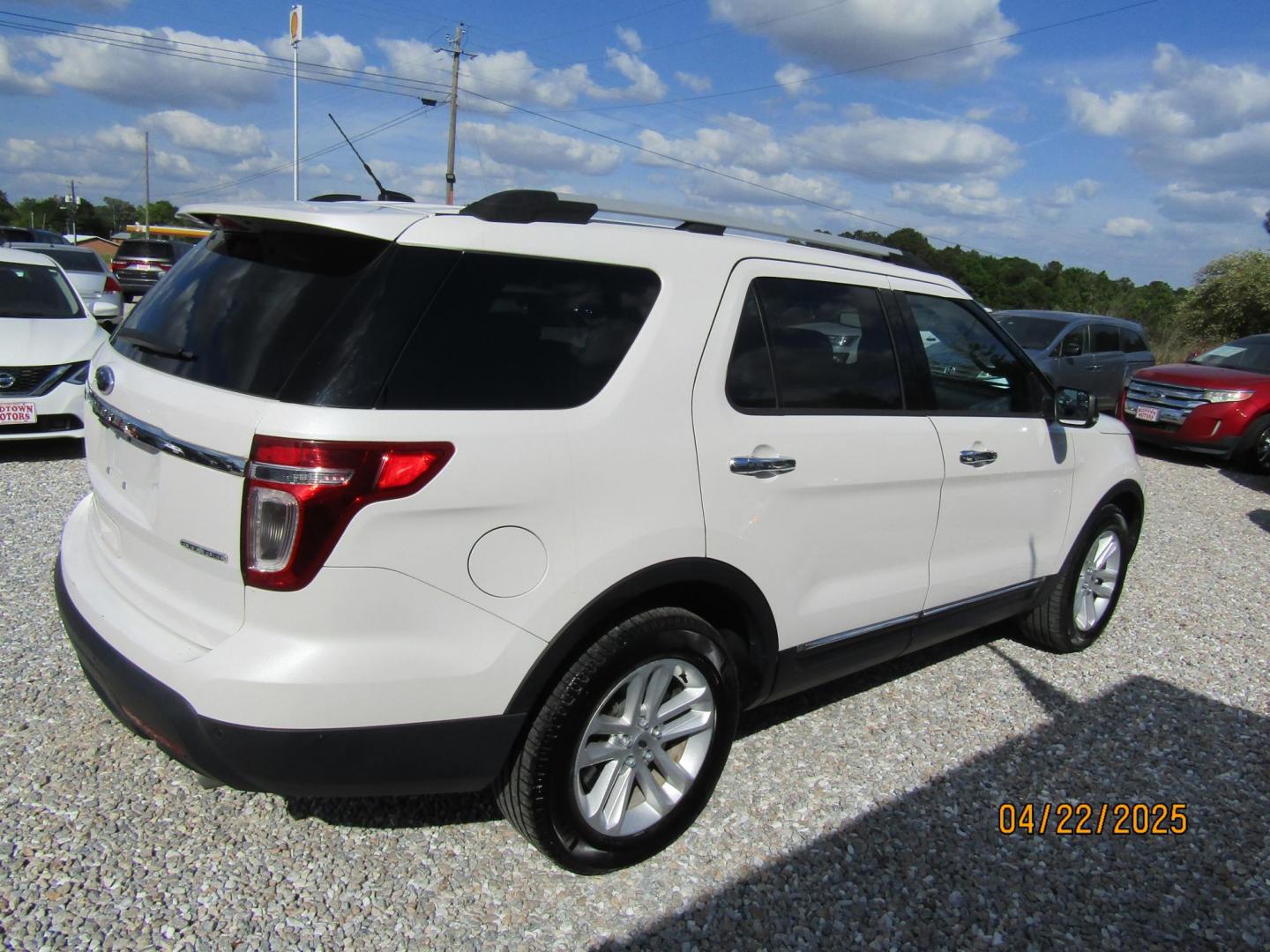 2014 WHITE Ford Explorer XLT FWD (1FM5K7D85EG) with an 3.5L V6 DOHC 24V engine, Automatic transmission, located at 15016 S Hwy 231, Midland City, AL, 36350, (334) 983-3001, 31.306210, -85.495277 - Photo#7