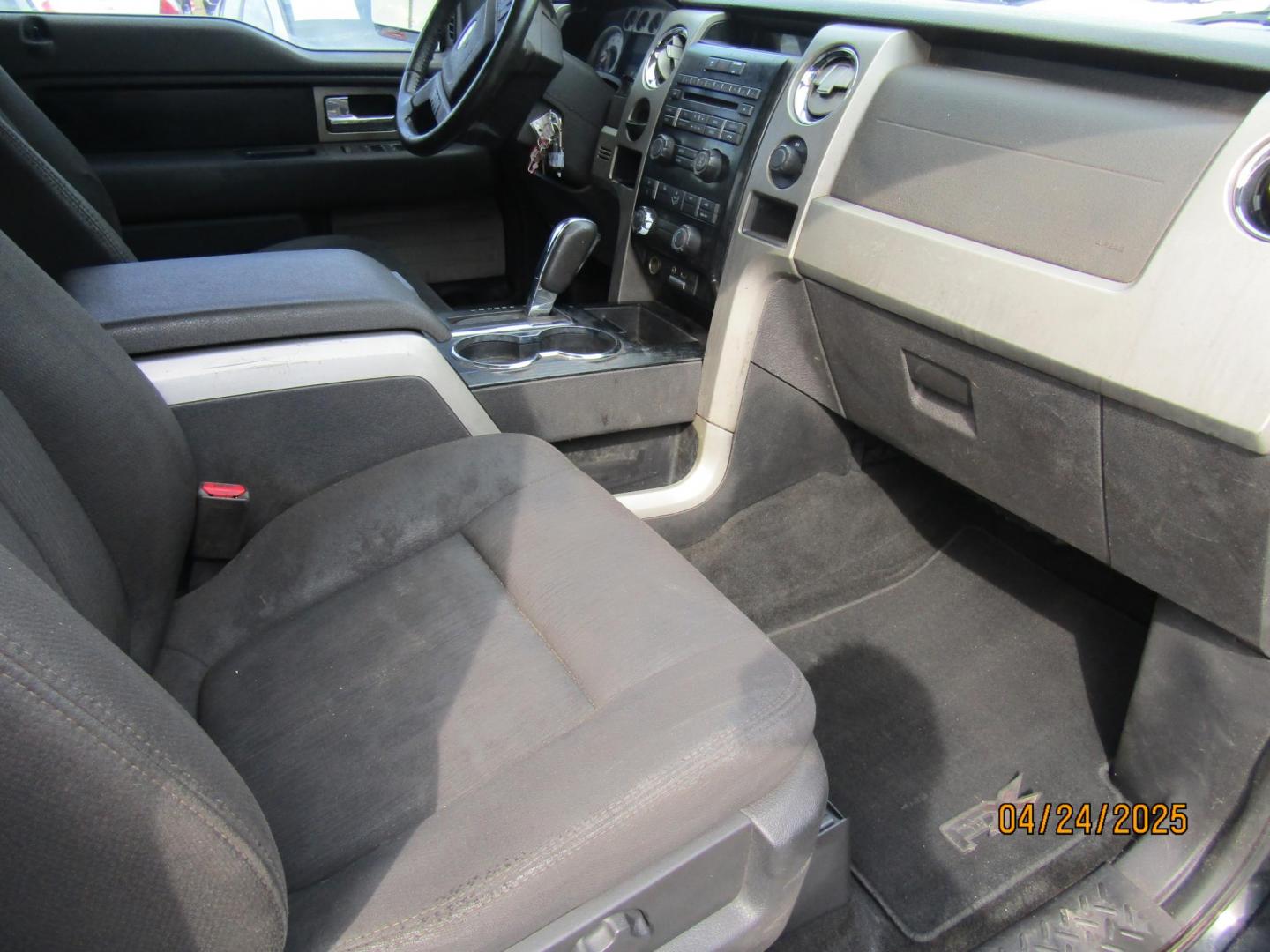 2010 Black Ford F-150 Lariat SuperCab 6.5-ft. Bed 2WD (1FTEX1C88AK) with an 4.6L V8 SOHC 24V engine, Automatic transmission, located at 15016 S Hwy 231, Midland City, AL, 36350, (334) 983-3001, 31.306210, -85.495277 - Photo#9