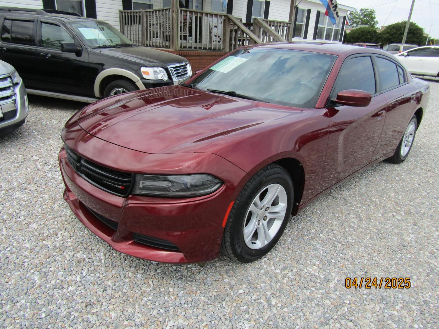 2018 Red Dodge Charger SE (2C3CDXBG2JH) with an 3.6L V6 DOHC 24V engine, Automatic transmission, located at 15016 S Hwy 231, Midland City, AL, 36350, (334) 983-3001, 31.306210, -85.495277 - Photo#2