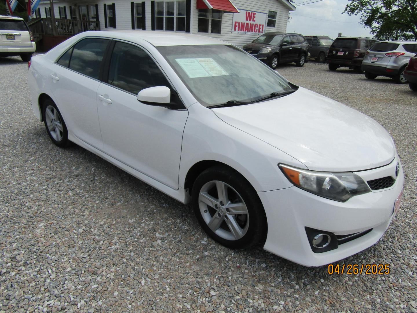 2014 WHITE Toyota Camry SE (4T1BF1FK2EU) with an 2.5L L4 DOHC 16V engine, Automatic transmission, located at 15016 S Hwy 231, Midland City, AL, 36350, (334) 983-3001, 31.306210, -85.495277 - Photo#0