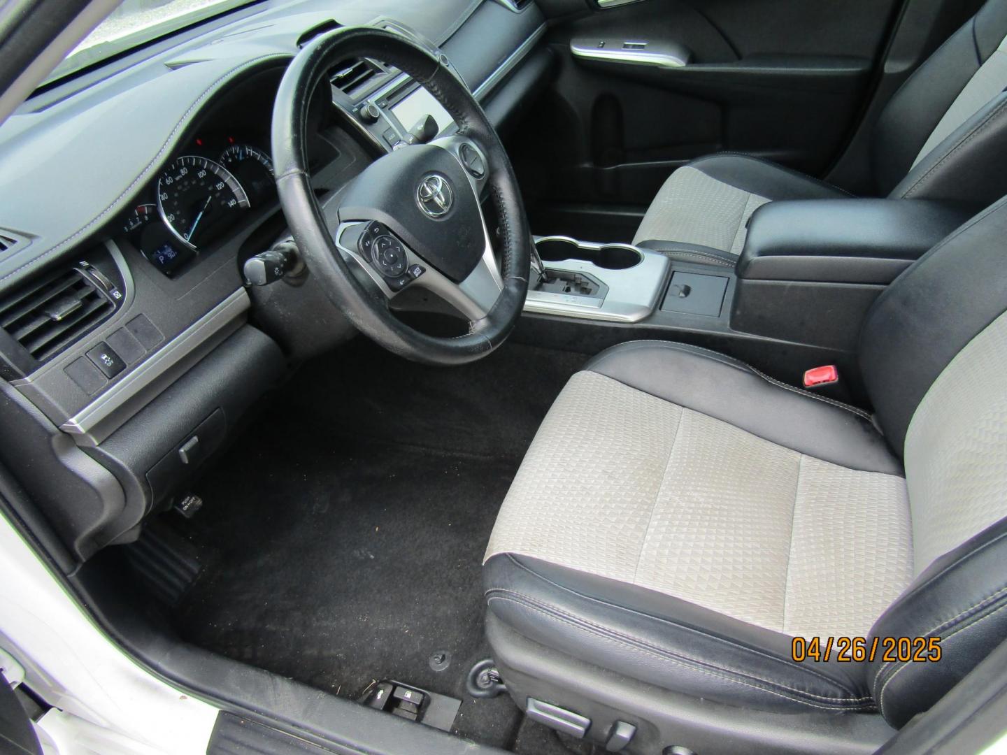 2014 WHITE Toyota Camry SE (4T1BF1FK2EU) with an 2.5L L4 DOHC 16V engine, Automatic transmission, located at 15016 S Hwy 231, Midland City, AL, 36350, (334) 983-3001, 31.306210, -85.495277 - Photo#3