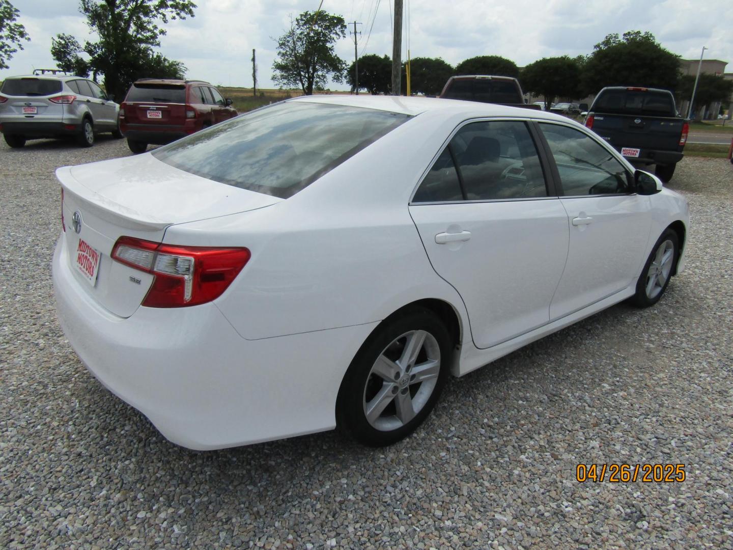 2014 WHITE Toyota Camry SE (4T1BF1FK2EU) with an 2.5L L4 DOHC 16V engine, Automatic transmission, located at 15016 S Hwy 231, Midland City, AL, 36350, (334) 983-3001, 31.306210, -85.495277 - Photo#7