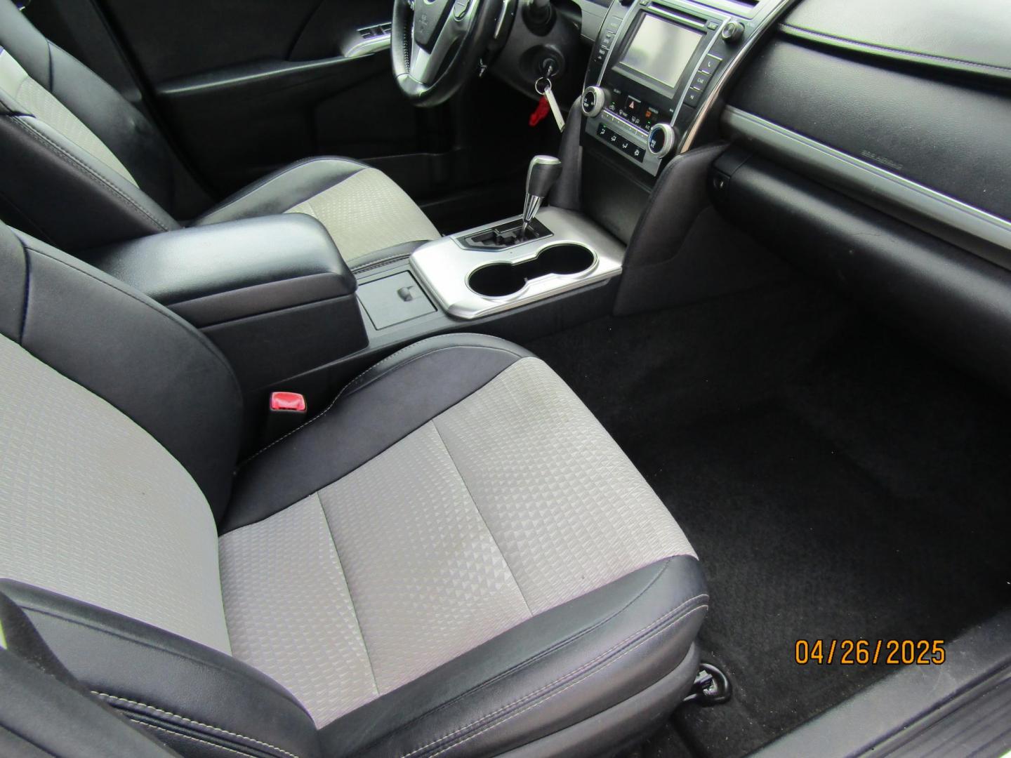 2014 WHITE Toyota Camry SE (4T1BF1FK2EU) with an 2.5L L4 DOHC 16V engine, Automatic transmission, located at 15016 S Hwy 231, Midland City, AL, 36350, (334) 983-3001, 31.306210, -85.495277 - Photo#9
