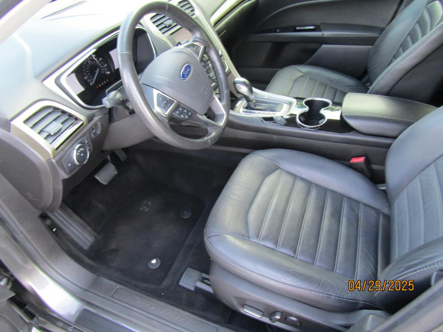 2016 Gray Ford Fusion SE (3FA6P0H92GR) with an 2.0L L4 DOHC 16V engine, Automatic transmission, located at 15016 S Hwy 231, Midland City, AL, 36350, (334) 983-3001, 31.306210, -85.495277 - Photo#2