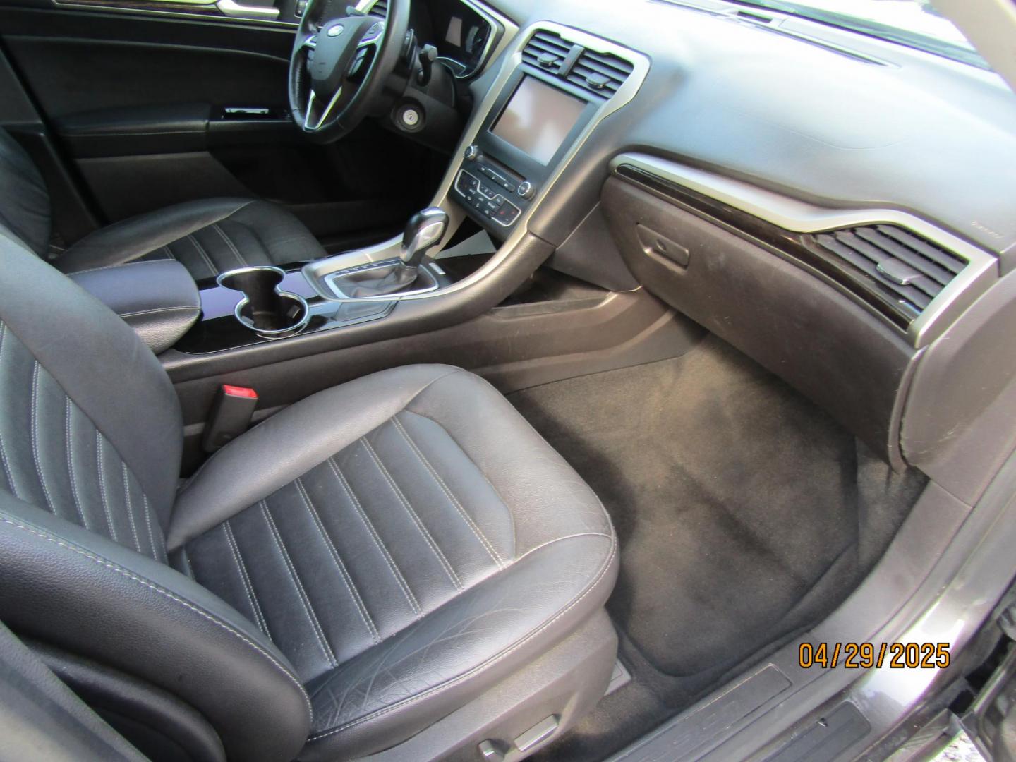 2016 Gray Ford Fusion SE (3FA6P0H92GR) with an 2.0L L4 DOHC 16V engine, Automatic transmission, located at 15016 S Hwy 231, Midland City, AL, 36350, (334) 983-3001, 31.306210, -85.495277 - Photo#7