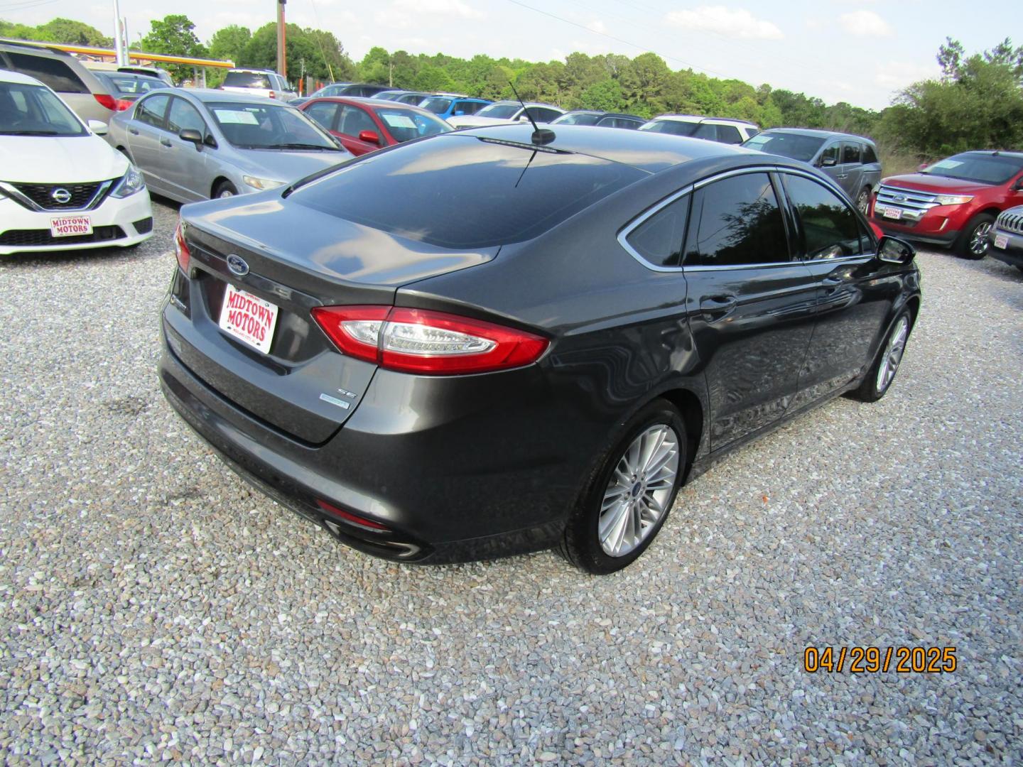 2016 Gray Ford Fusion SE (3FA6P0H92GR) with an 2.0L L4 DOHC 16V engine, Automatic transmission, located at 15016 S Hwy 231, Midland City, AL, 36350, (334) 983-3001, 31.306210, -85.495277 - Photo#8