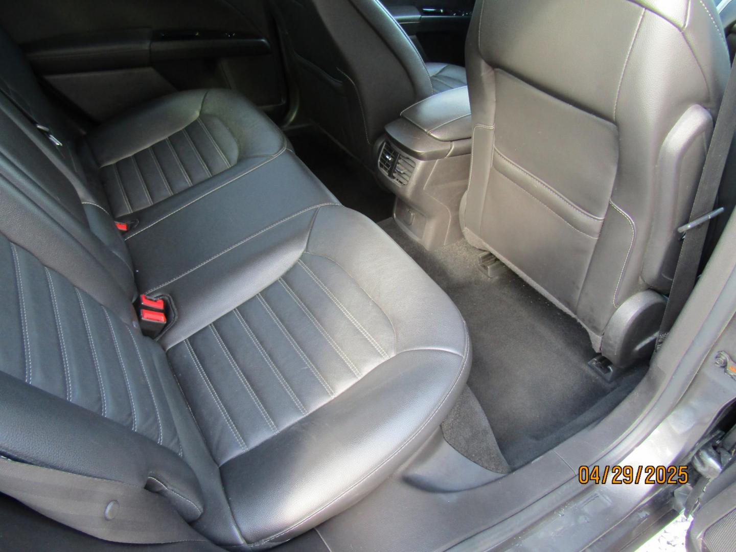2016 Gray Ford Fusion SE (3FA6P0H92GR) with an 2.0L L4 DOHC 16V engine, Automatic transmission, located at 15016 S Hwy 231, Midland City, AL, 36350, (334) 983-3001, 31.306210, -85.495277 - Photo#9