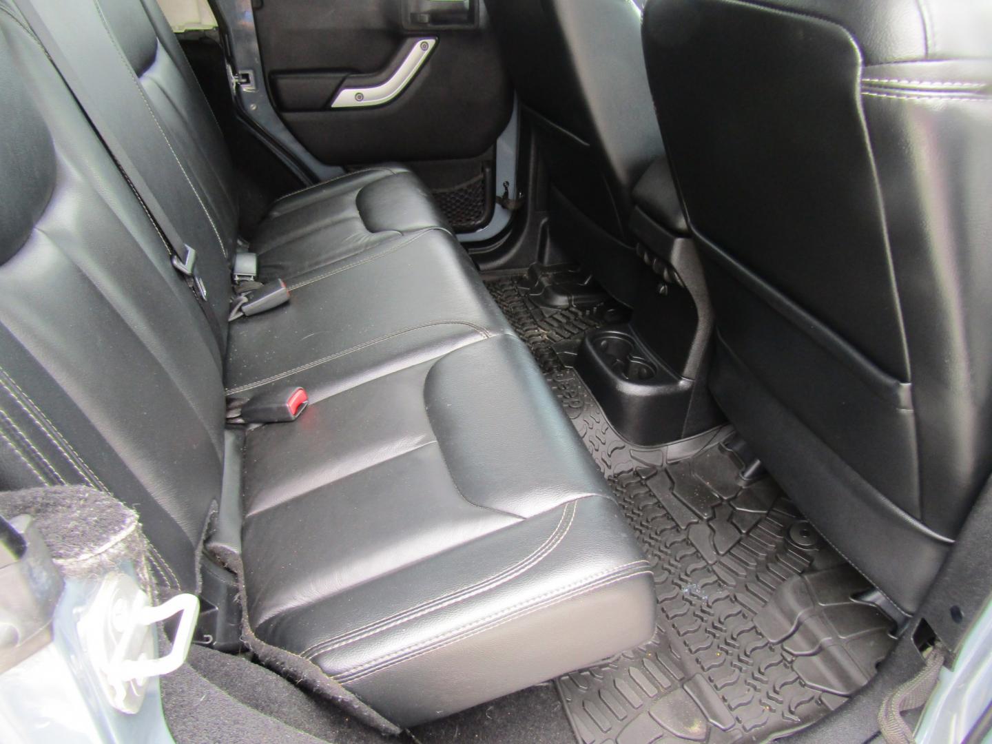 2014 Gray Jeep Wrangler Unlimited Rubicon 4WD (1C4HJWFG1EL) with an 3.6L V6 DOHC 24V FFV engine, Automatic transmission, located at 15016 S Hwy 231, Midland City, AL, 36350, (334) 983-3001, 31.306210, -85.495277- Photo#7