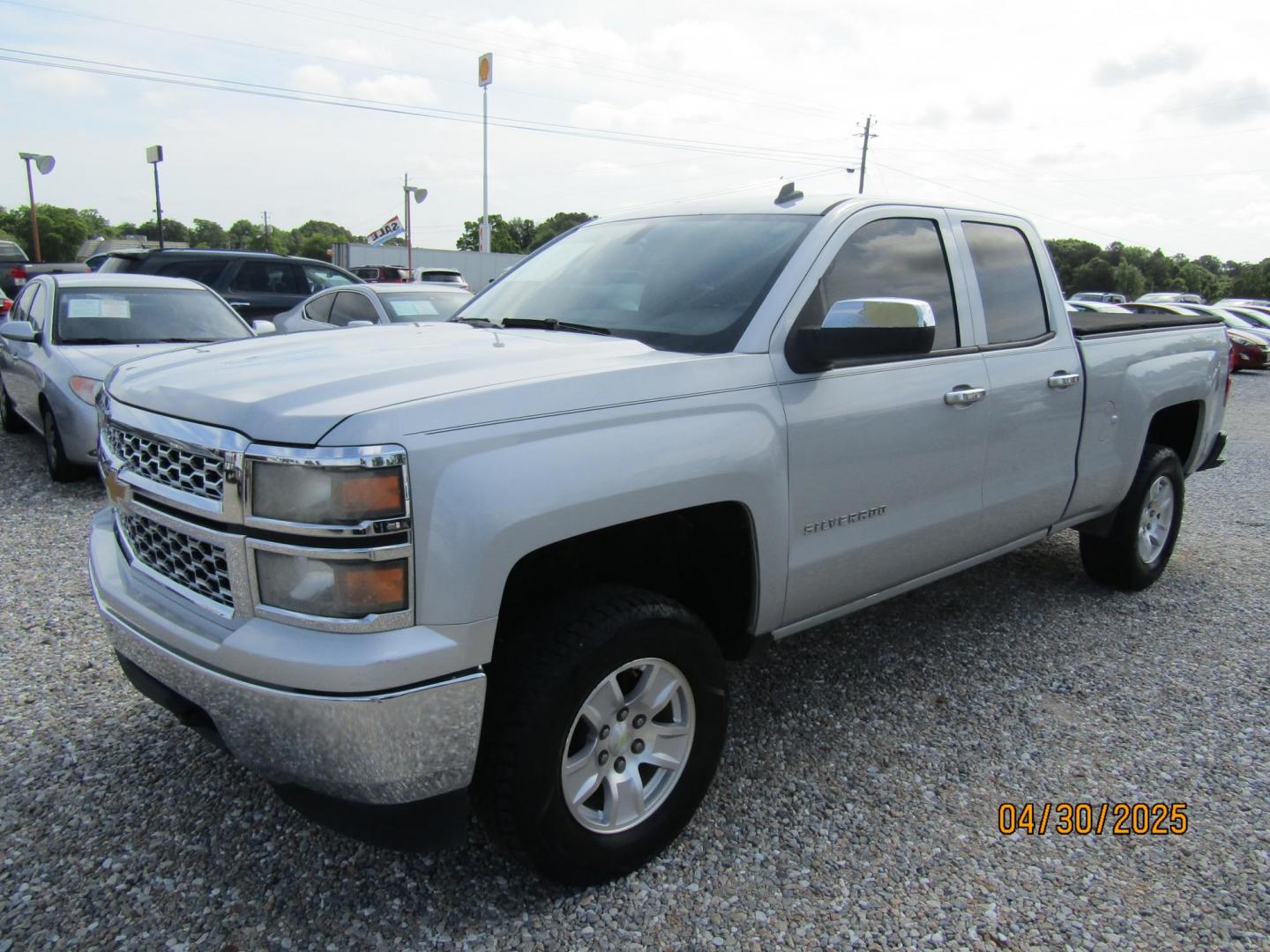 2014 Silver Chevrolet Silverado 1500 1LT Double Cab 4WD (1GCVKREH4EZ) with an 4.3L V6 OHV 12V engine, Automatic transmission, located at 15016 S Hwy 231, Midland City, AL, 36350, (334) 983-3001, 31.306210, -85.495277 - Photo#2