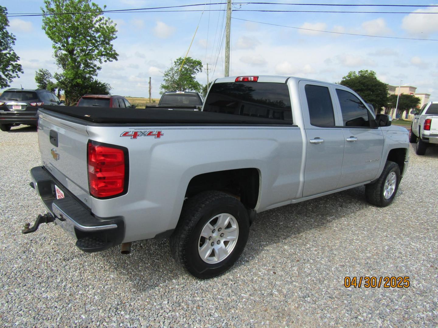 2014 Silver Chevrolet Silverado 1500 1LT Double Cab 4WD (1GCVKREH4EZ) with an 4.3L V6 OHV 12V engine, Automatic transmission, located at 15016 S Hwy 231, Midland City, AL, 36350, (334) 983-3001, 31.306210, -85.495277 - Photo#7