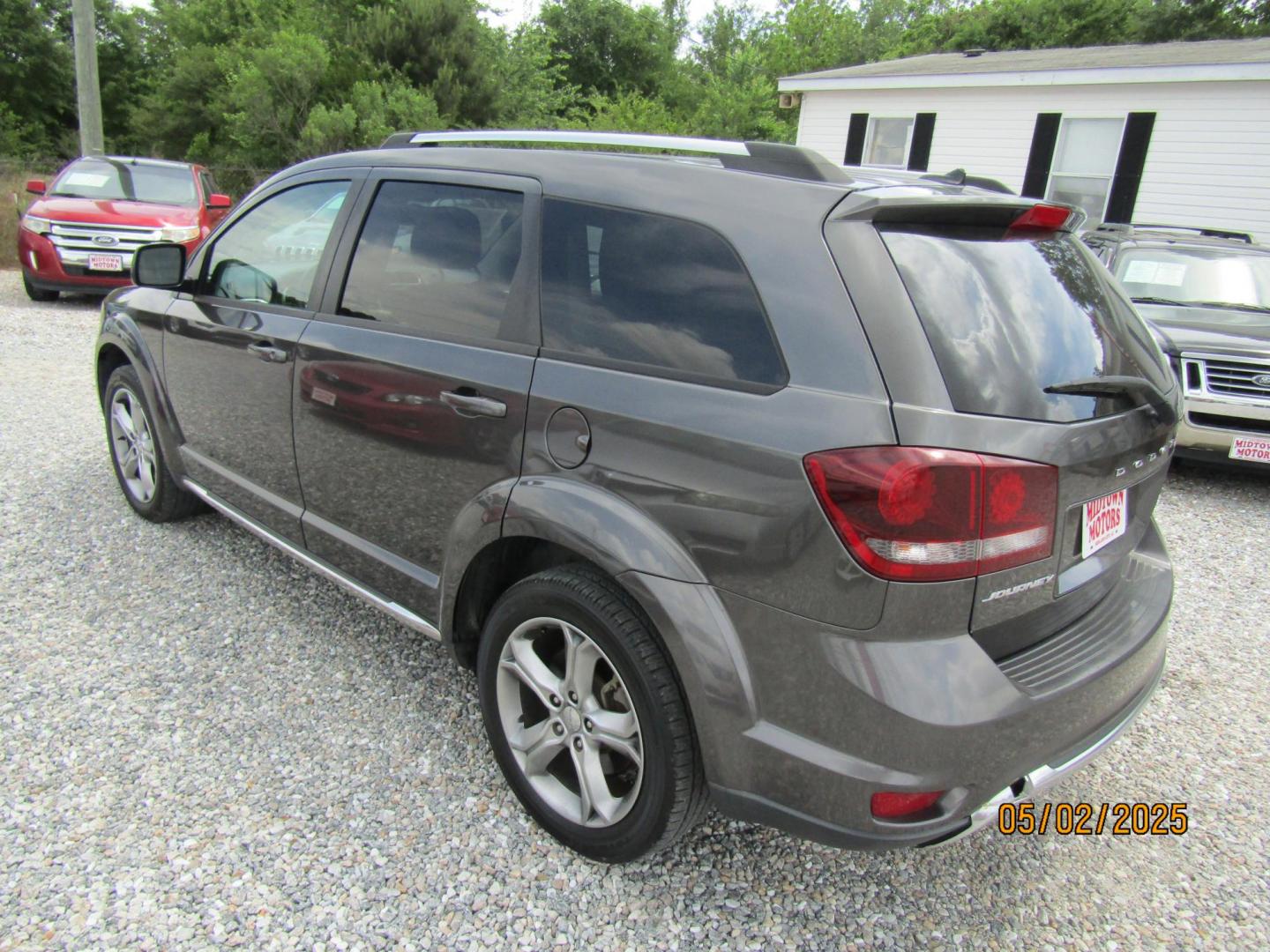 2017 Gray Dodge Journey Crossroad FWD (3C4PDCGB6HT) with an 2.4L L4 DOHC 16V engine, Automatic transmission, located at 15016 S Hwy 231, Midland City, AL, 36350, (334) 983-3001, 31.306210, -85.495277 - Photo#5