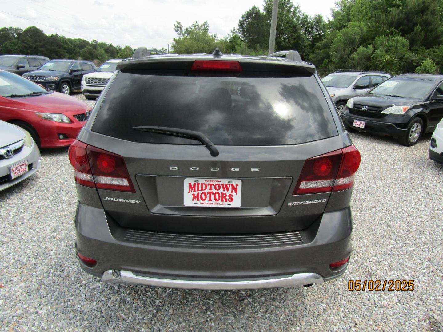 2017 Gray Dodge Journey Crossroad FWD (3C4PDCGB6HT) with an 2.4L L4 DOHC 16V engine, Automatic transmission, located at 15016 S Hwy 231, Midland City, AL, 36350, (334) 983-3001, 31.306210, -85.495277 - Photo#6