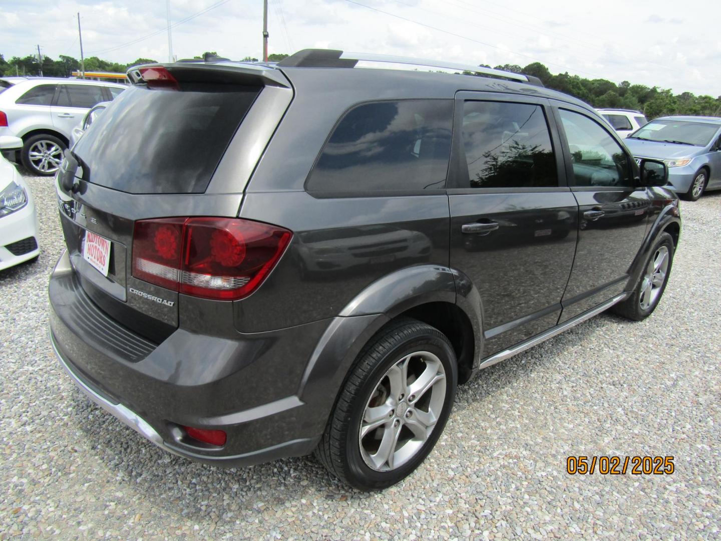 2017 Gray Dodge Journey Crossroad FWD (3C4PDCGB6HT) with an 2.4L L4 DOHC 16V engine, Automatic transmission, located at 15016 S Hwy 231, Midland City, AL, 36350, (334) 983-3001, 31.306210, -85.495277 - Photo#7