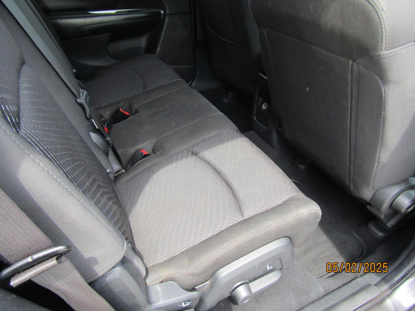 2017 Gray Dodge Journey Crossroad FWD (3C4PDCGB6HT) with an 2.4L L4 DOHC 16V engine, Automatic transmission, located at 15016 S Hwy 231, Midland City, AL, 36350, (334) 983-3001, 31.306210, -85.495277 - Photo#8