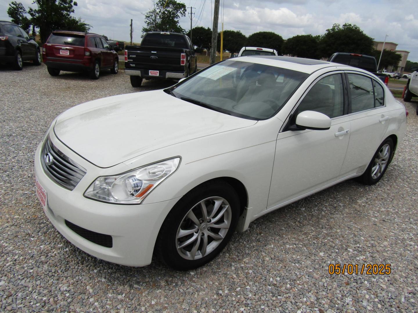 2007 WHITE Infiniti G35 Base (JNKBV61E07M) with an 3.5L V6 DOHC 24V engine, Automatic transmission, located at 15016 S Hwy 231, Midland City, AL, 36350, (334) 983-3001, 31.306210, -85.495277 - Photo#2