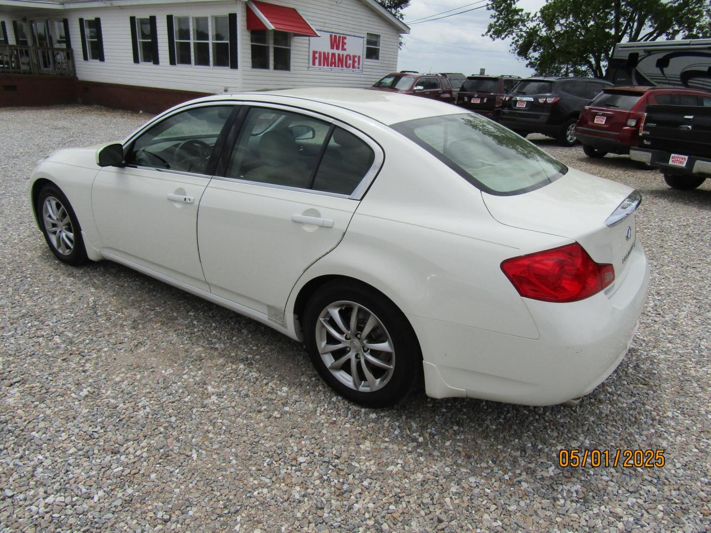 2007 WHITE Infiniti G35 Base (JNKBV61E07M) with an 3.5L V6 DOHC 24V engine, Automatic transmission, located at 15016 S Hwy 231, Midland City, AL, 36350, (334) 983-3001, 31.306210, -85.495277 - Photo#5