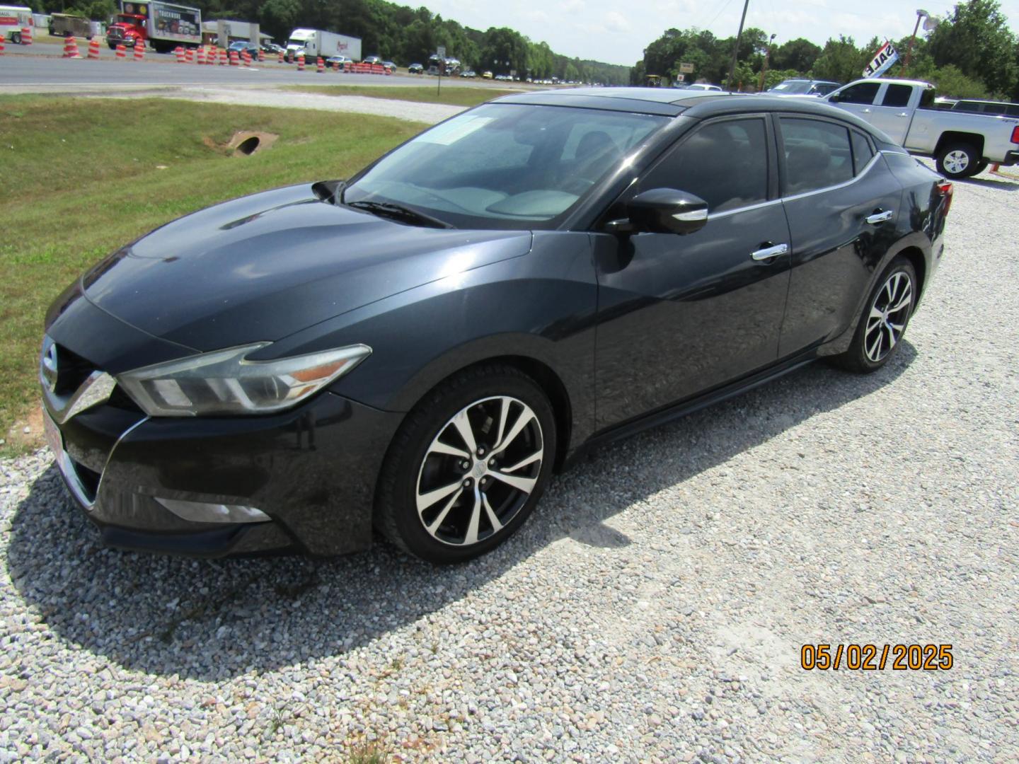 2016 Blue Nissan Maxima 3.5 S (1N4AA6AP4GC) with an 3.5L V6 DOHC 24V engine, Automatic transmission, located at 15016 S Hwy 231, Midland City, AL, 36350, (334) 983-3001, 31.306210, -85.495277 - Photo#2