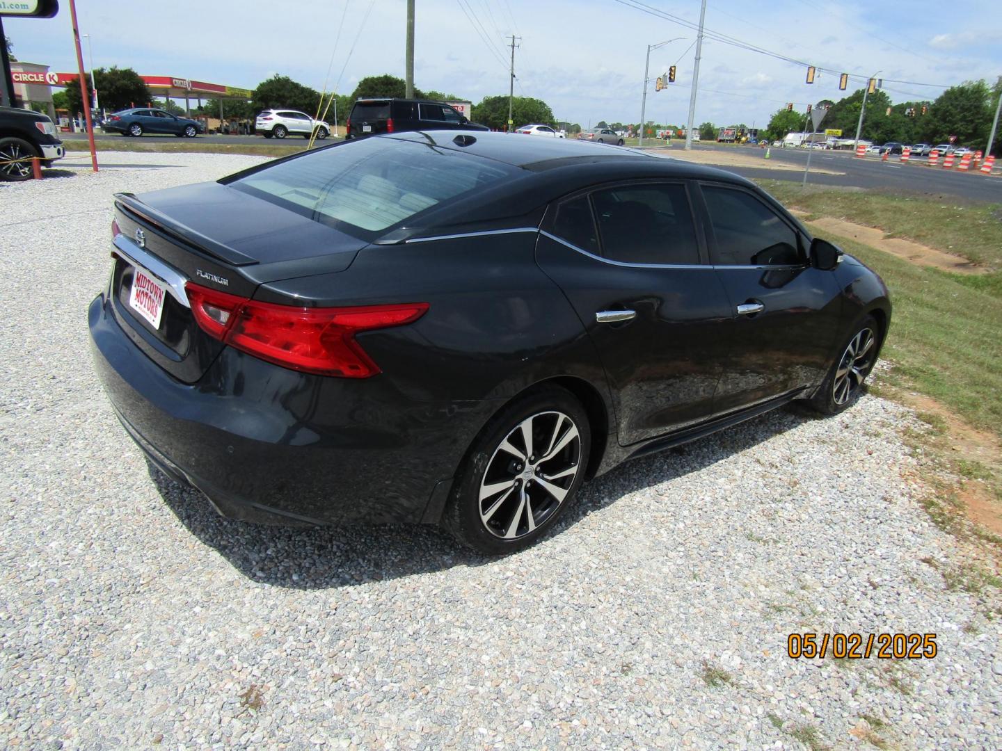 2016 Blue Nissan Maxima 3.5 S (1N4AA6AP4GC) with an 3.5L V6 DOHC 24V engine, Automatic transmission, located at 15016 S Hwy 231, Midland City, AL, 36350, (334) 983-3001, 31.306210, -85.495277 - Photo#7