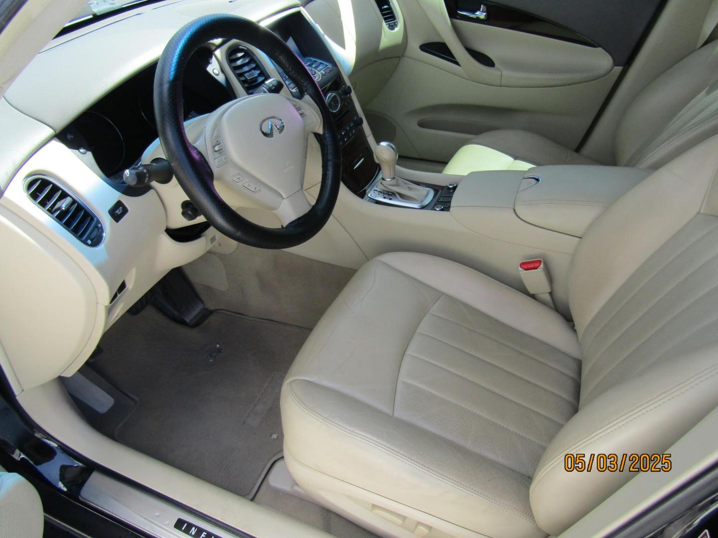 2015 Black Infiniti QX50 Base RWD (JN1BJ0HP6FM) with an 3.7L V6 DOHC 24V engine, Automatic transmission, located at 15016 S Hwy 231, Midland City, AL, 36350, (334) 983-3001, 31.306210, -85.495277 - Photo#3