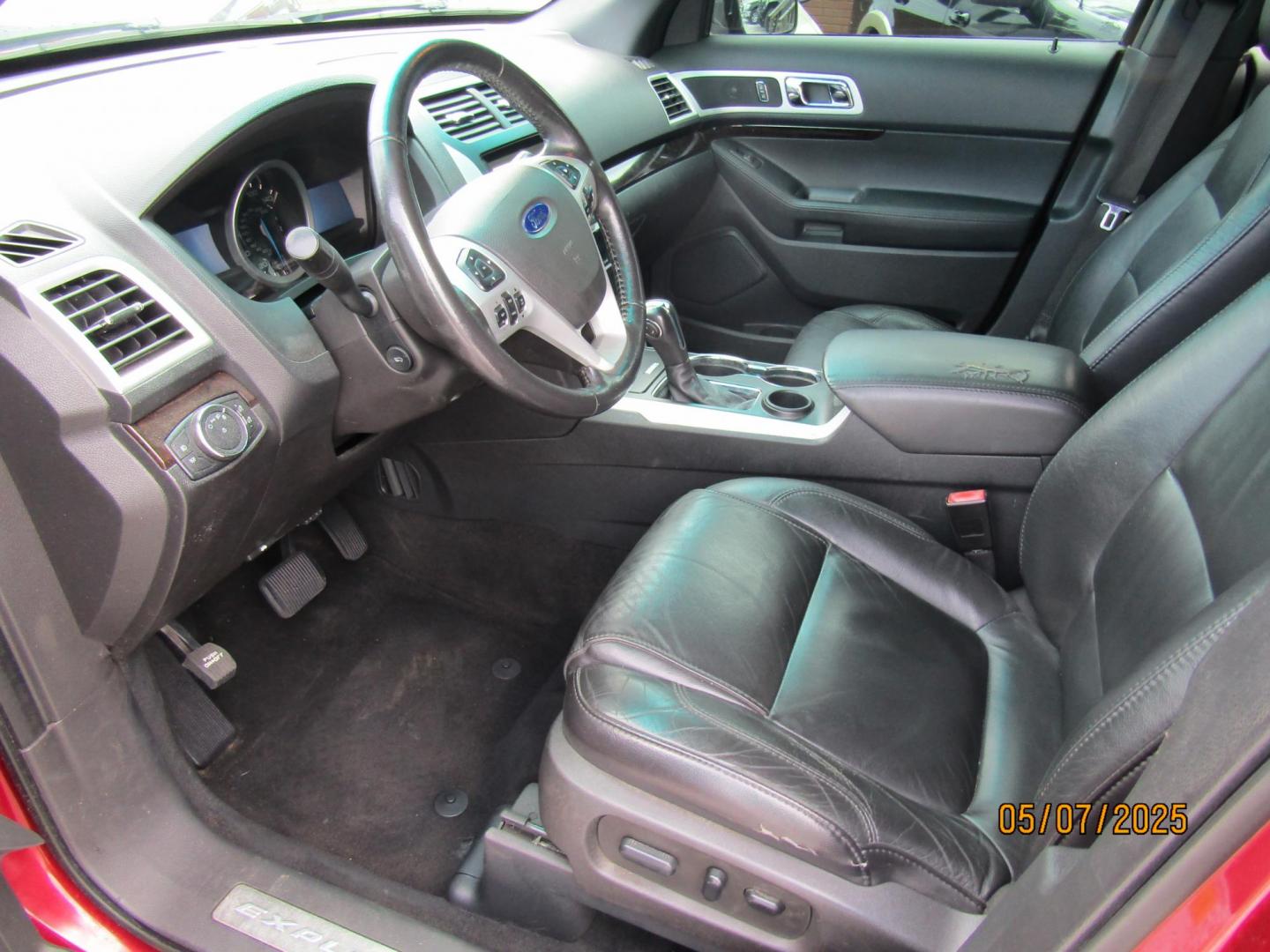2015 Red Ford Explorer Limited FWD (1FM5K7F89FG) with an 3.5L V6 DOHC 24V engine, Automatic transmission, located at 15016 S Hwy 231, Midland City, AL, 36350, (334) 983-3001, 31.306210, -85.495277 - Photo#3
