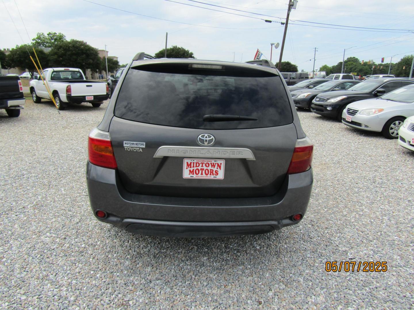 2009 Gray Toyota Highlander Base 2WD (JTEDA41A692) with an 3.5L V6 DOHC 24V engine, Automatic transmission, located at 15016 S Hwy 231, Midland City, AL, 36350, (334) 983-3001, 31.306210, -85.495277 - Photo#6