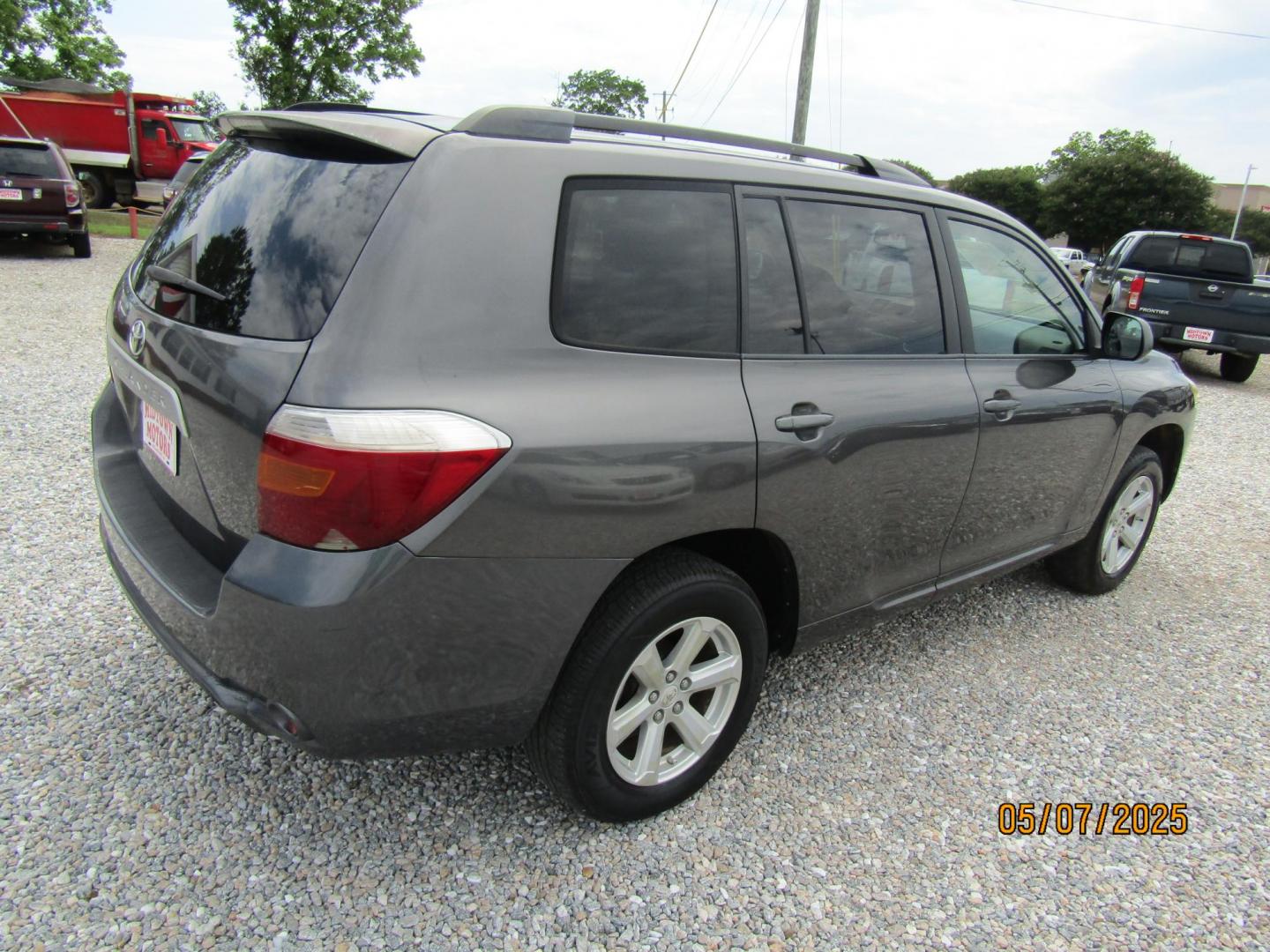 2009 Gray Toyota Highlander Base 2WD (JTEDA41A692) with an 3.5L V6 DOHC 24V engine, Automatic transmission, located at 15016 S Hwy 231, Midland City, AL, 36350, (334) 983-3001, 31.306210, -85.495277 - Photo#7