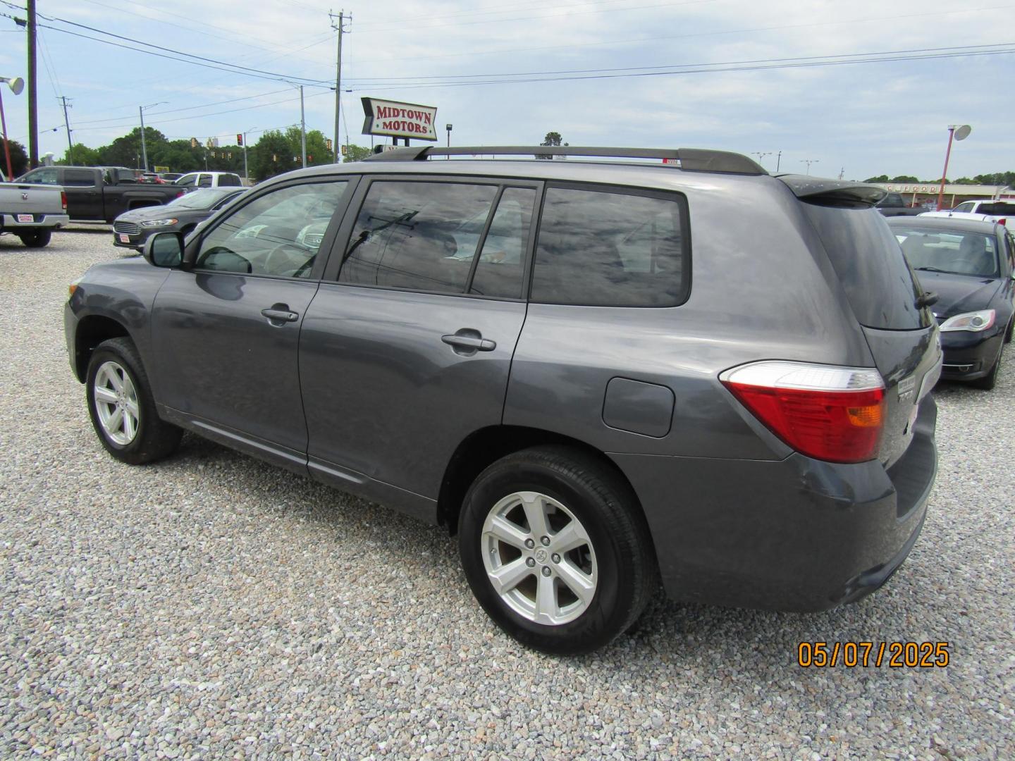 2009 Gray Toyota Highlander Base 2WD (JTEDA41A692) with an 3.5L V6 DOHC 24V engine, Automatic transmission, located at 15016 S Hwy 231, Midland City, AL, 36350, (334) 983-3001, 31.306210, -85.495277 - Photo#5