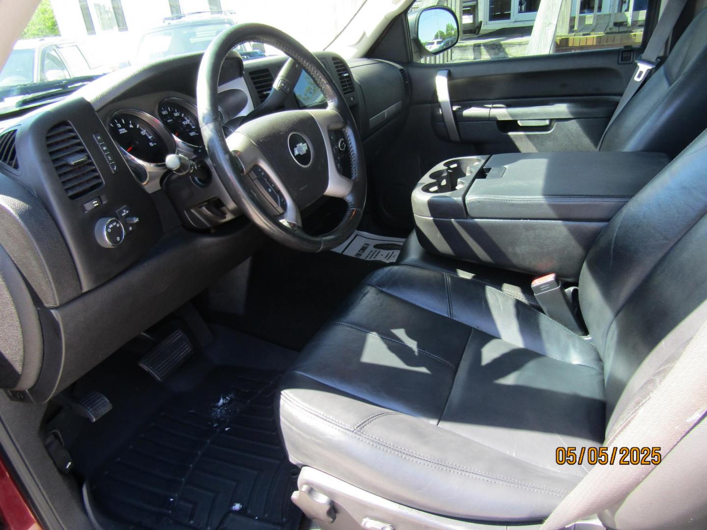 2013 Red Chevrolet Silverado 1500 LT Crew Cab 4WD (3GCPKSE79DG) with an 5.3L V8 OHV 16V FFV engine, Automatic transmission, located at 15016 S Hwy 231, Midland City, AL, 36350, (334) 983-3001, 31.306210, -85.495277 - Photo#3