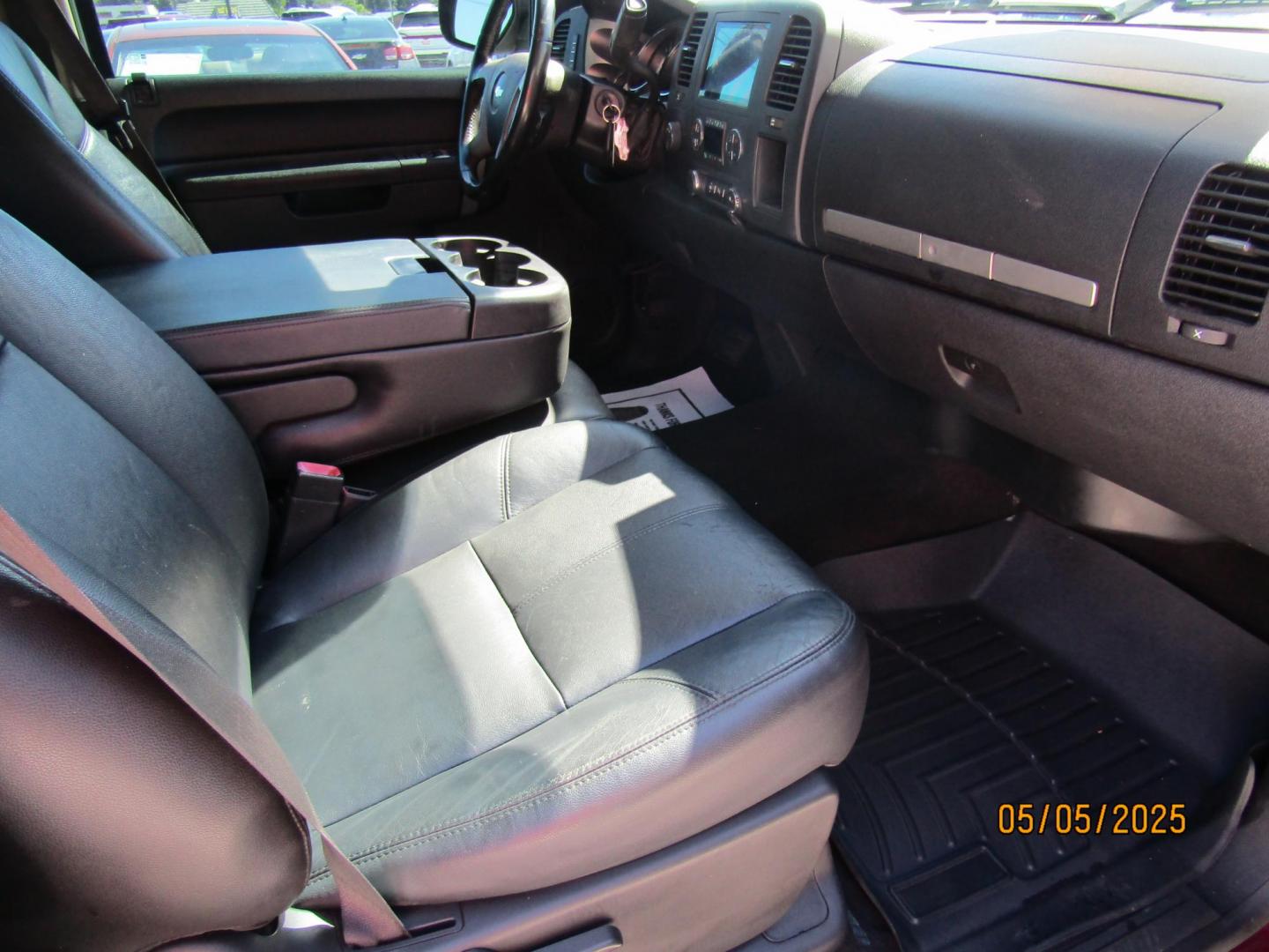 2013 Red Chevrolet Silverado 1500 LT Crew Cab 4WD (3GCPKSE79DG) with an 5.3L V8 OHV 16V FFV engine, Automatic transmission, located at 15016 S Hwy 231, Midland City, AL, 36350, (334) 983-3001, 31.306210, -85.495277 - Photo#9