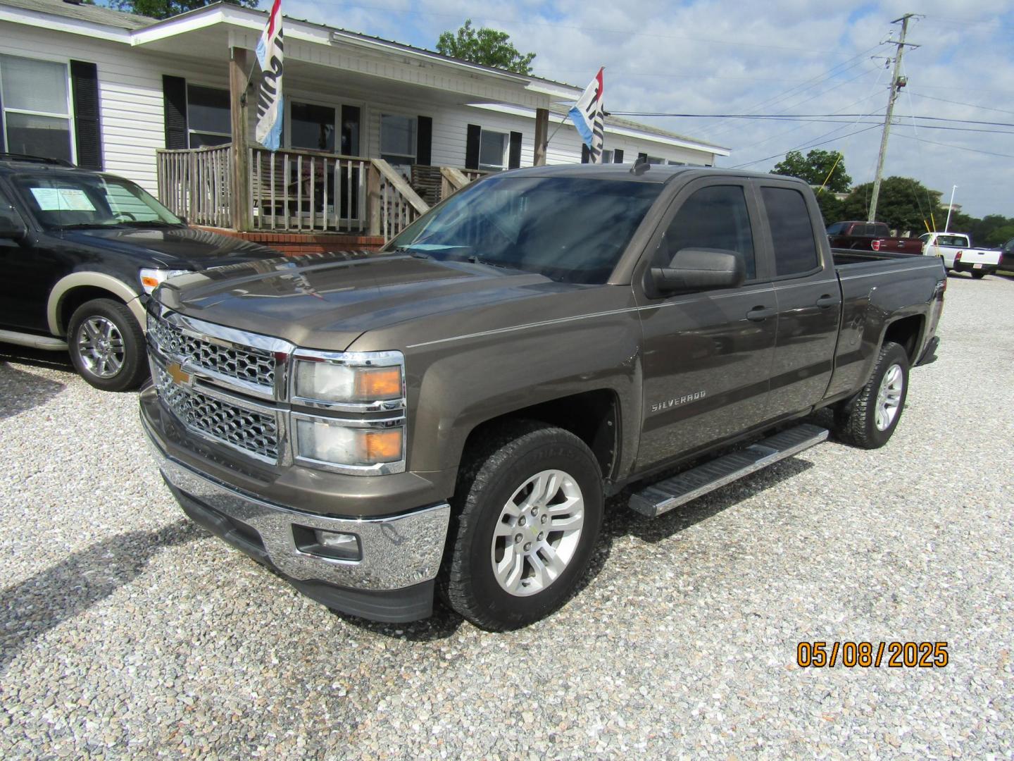 2014 Brown Chevrolet Silverado 1500 1LT Double Cab 2WD (1GCRCREH5EZ) with an 4.3L V6 OHV 12V engine, Automatic transmission, located at 15016 S Hwy 231, Midland City, AL, 36350, (334) 983-3001, 31.306210, -85.495277 - Photo#2