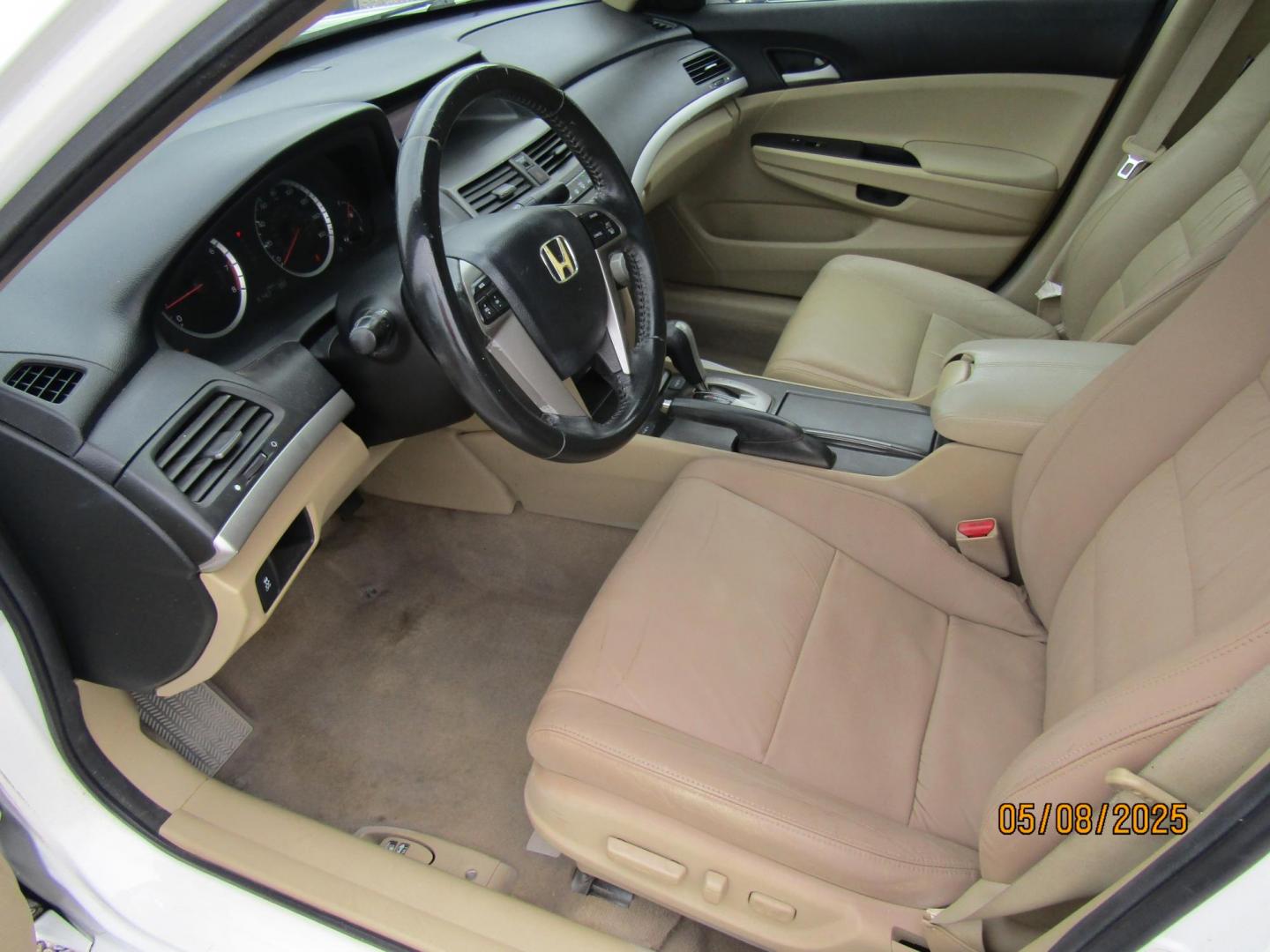 2012 WHITE Honda Accord SE Sedan AT (1HGCP2F69CA) with an 2.4L L4 DOHC 16V engine, Automatic transmission, located at 15016 S Hwy 231, Midland City, AL, 36350, (334) 983-3001, 31.306210, -85.495277 - Photo#3