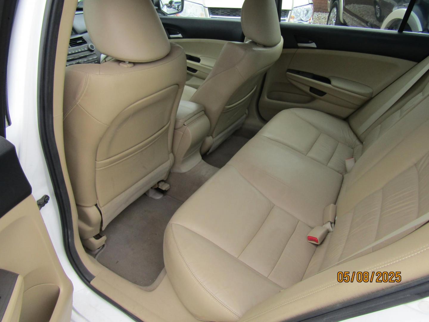 2012 WHITE Honda Accord SE Sedan AT (1HGCP2F69CA) with an 2.4L L4 DOHC 16V engine, Automatic transmission, located at 15016 S Hwy 231, Midland City, AL, 36350, (334) 983-3001, 31.306210, -85.495277 - Photo#4