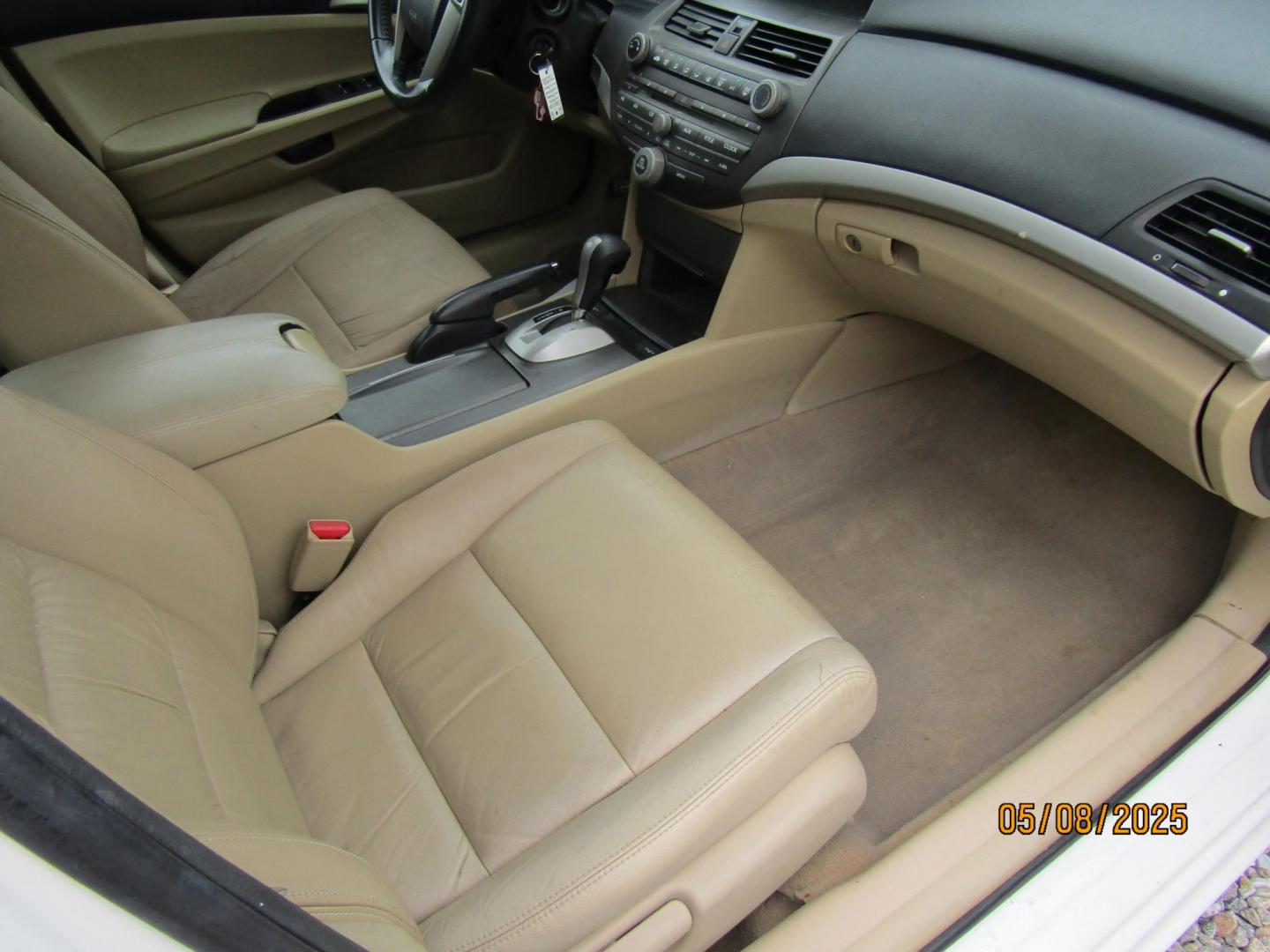 2012 WHITE Honda Accord SE Sedan AT (1HGCP2F69CA) with an 2.4L L4 DOHC 16V engine, Automatic transmission, located at 15016 S Hwy 231, Midland City, AL, 36350, (334) 983-3001, 31.306210, -85.495277 - Photo#9