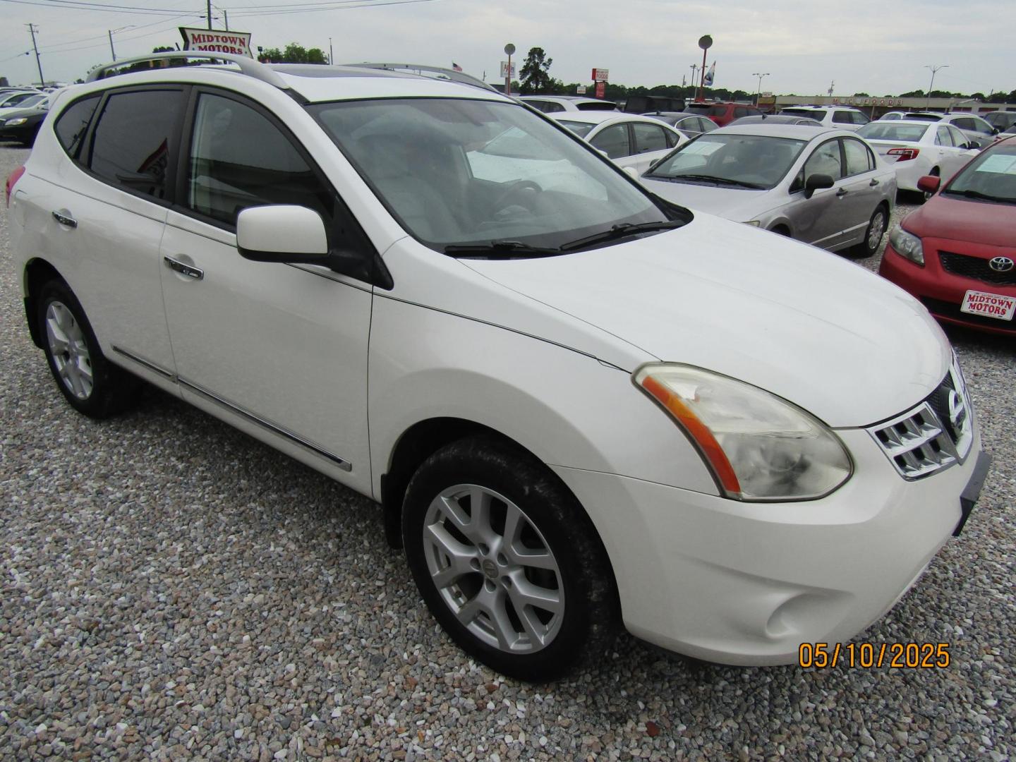 2011 WHITE Nissan Rogue S 2WD (JN8AS5MT5BW) with an 2.5L L4 DOHC 16V engine, Automatic transmission, located at 15016 S Hwy 231, Midland City, AL, 36350, (334) 983-3001, 31.306210, -85.495277 - Photo#0