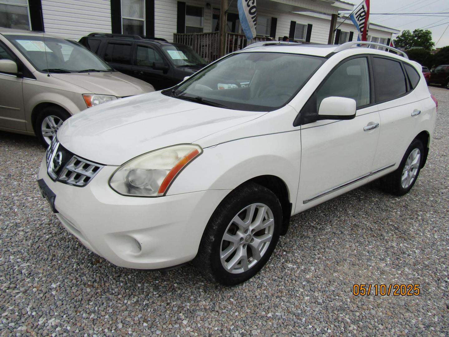 2011 WHITE Nissan Rogue S 2WD (JN8AS5MT5BW) with an 2.5L L4 DOHC 16V engine, Automatic transmission, located at 15016 S Hwy 231, Midland City, AL, 36350, (334) 983-3001, 31.306210, -85.495277 - Photo#2