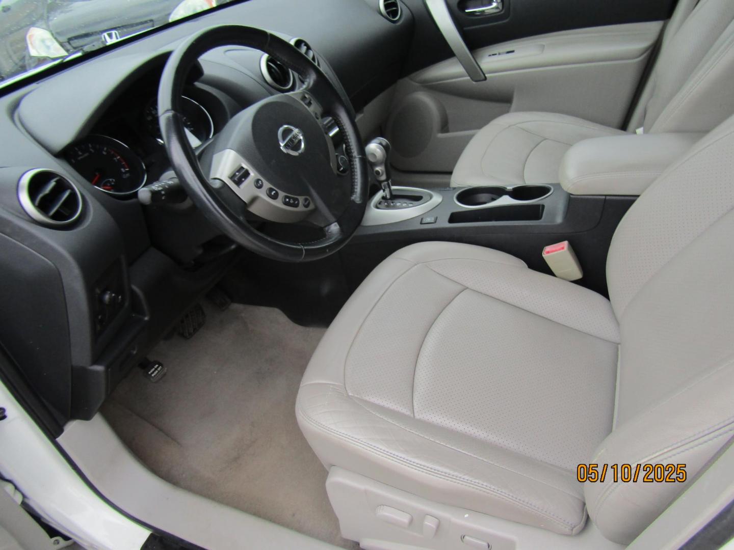 2011 WHITE Nissan Rogue S 2WD (JN8AS5MT5BW) with an 2.5L L4 DOHC 16V engine, Automatic transmission, located at 15016 S Hwy 231, Midland City, AL, 36350, (334) 983-3001, 31.306210, -85.495277 - Photo#3