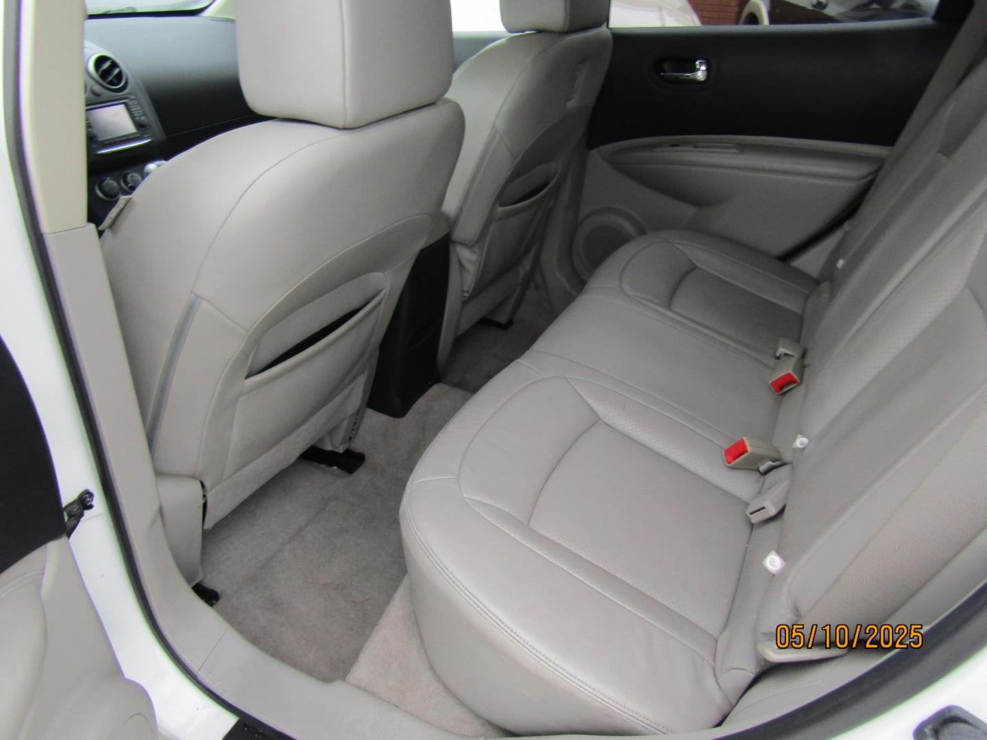 2011 WHITE Nissan Rogue S 2WD (JN8AS5MT5BW) with an 2.5L L4 DOHC 16V engine, Automatic transmission, located at 15016 S Hwy 231, Midland City, AL, 36350, (334) 983-3001, 31.306210, -85.495277 - Photo#4