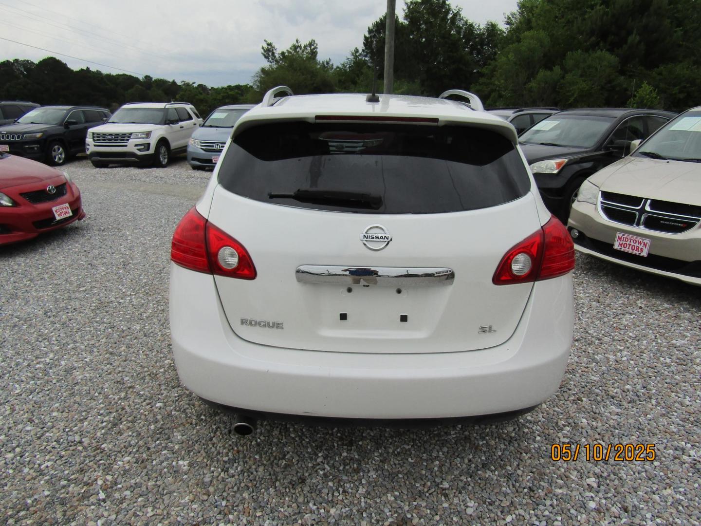 2011 WHITE Nissan Rogue S 2WD (JN8AS5MT5BW) with an 2.5L L4 DOHC 16V engine, Automatic transmission, located at 15016 S Hwy 231, Midland City, AL, 36350, (334) 983-3001, 31.306210, -85.495277 - Photo#6
