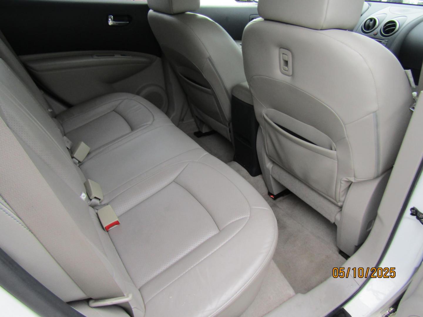 2011 WHITE Nissan Rogue S 2WD (JN8AS5MT5BW) with an 2.5L L4 DOHC 16V engine, Automatic transmission, located at 15016 S Hwy 231, Midland City, AL, 36350, (334) 983-3001, 31.306210, -85.495277 - Photo#8