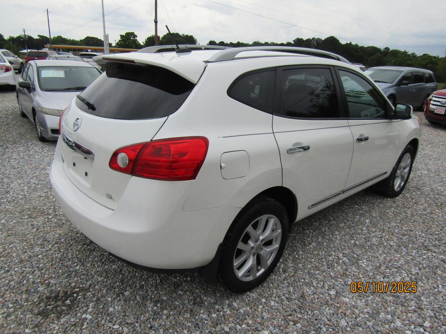 2011 WHITE Nissan Rogue S 2WD (JN8AS5MT5BW) with an 2.5L L4 DOHC 16V engine, Automatic transmission, located at 15016 S Hwy 231, Midland City, AL, 36350, (334) 983-3001, 31.306210, -85.495277 - Photo#7