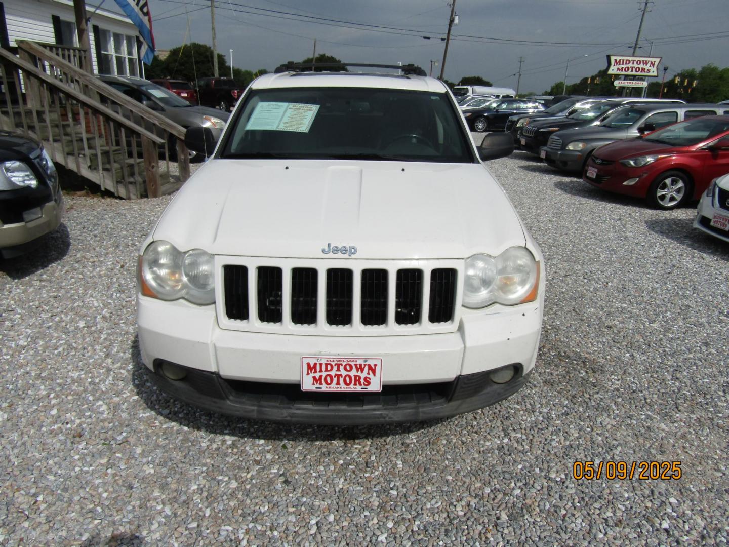 2008 WHITE Jeep Grand Cherokee Laredo 2WD (1J8GS48K68C) with an 3.7L V6 SOHC 12V engine, Automatic transmission, located at 15016 S Hwy 231, Midland City, AL, 36350, (334) 983-3001, 31.306210, -85.495277 - Photo#1