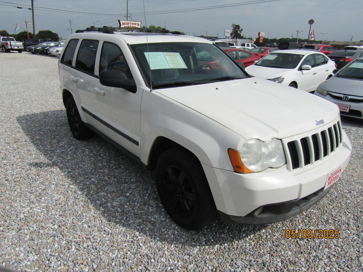 2008 WHITE Jeep Grand Cherokee Laredo 2WD (1J8GS48K68C) with an 3.7L V6 SOHC 12V engine, Automatic transmission, located at 15016 S Hwy 231, Midland City, AL, 36350, (334) 983-3001, 31.306210, -85.495277 - Photo#0