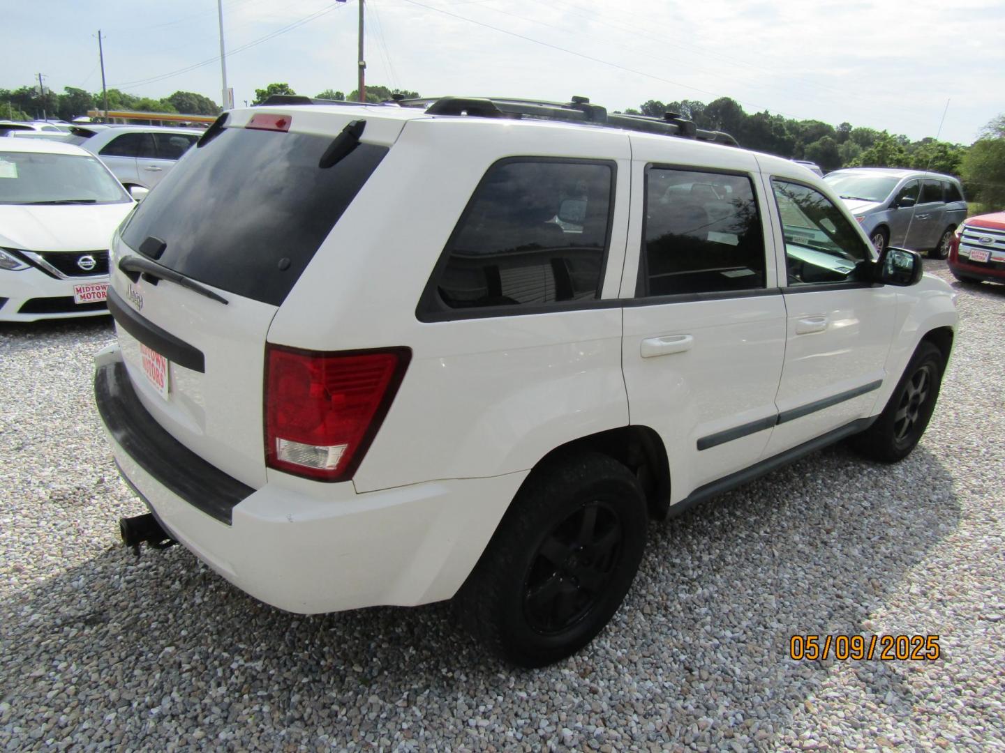 2008 WHITE Jeep Grand Cherokee Laredo 2WD (1J8GS48K68C) with an 3.7L V6 SOHC 12V engine, Automatic transmission, located at 15016 S Hwy 231, Midland City, AL, 36350, (334) 983-3001, 31.306210, -85.495277 - Photo#7