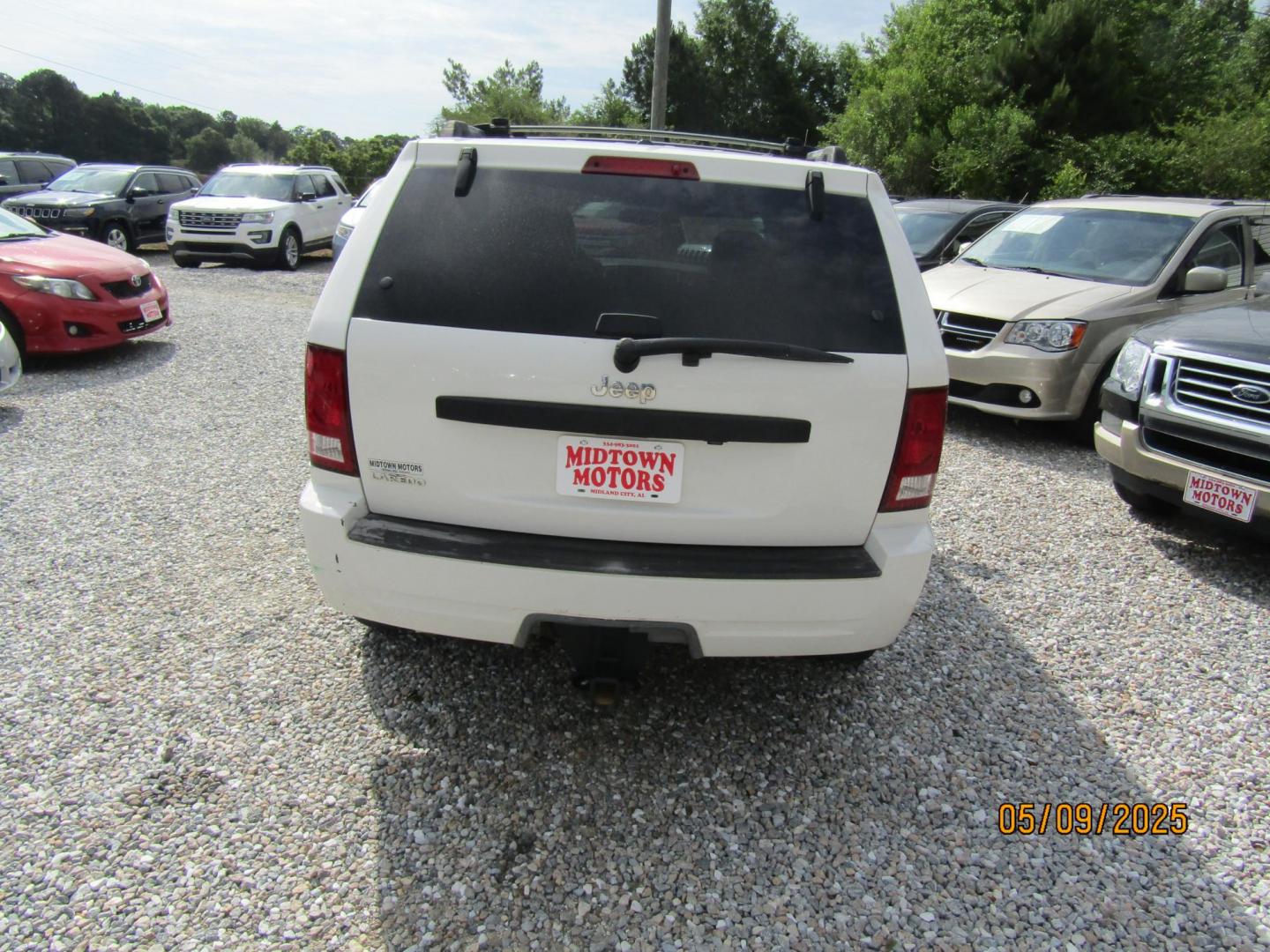 2008 WHITE Jeep Grand Cherokee Laredo 2WD (1J8GS48K68C) with an 3.7L V6 SOHC 12V engine, Automatic transmission, located at 15016 S Hwy 231, Midland City, AL, 36350, (334) 983-3001, 31.306210, -85.495277 - Photo#6