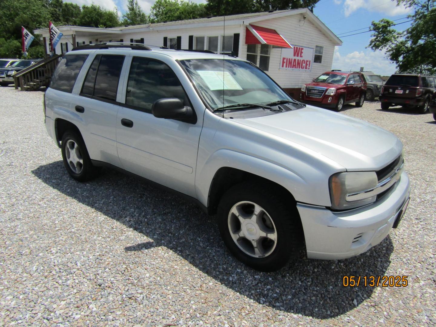 2007 Silver Chevrolet TrailBlazer LS1 2WD (1GNDS13S872) with an 4.2L L6 DOHC 24V engine, Automatic transmission, located at 15016 S Hwy 231, Midland City, AL, 36350, (334) 983-3001, 31.306210, -85.495277 - Photo#0